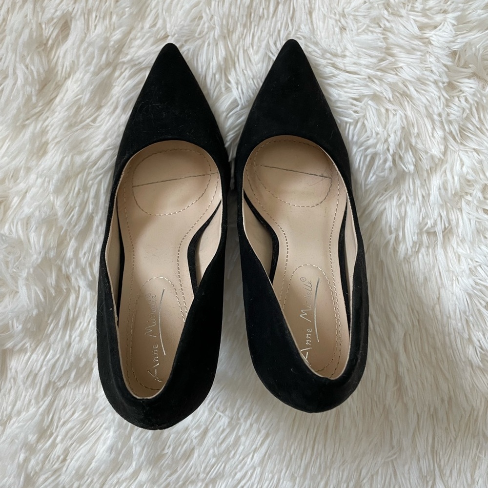 Black Pumps